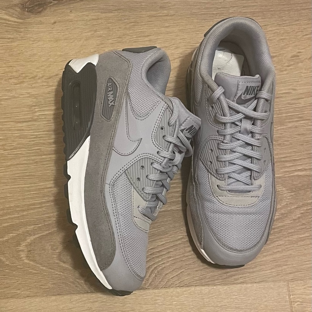 NIKE AIR MAX